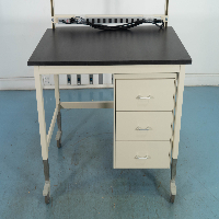 5' Portable Lab Bench w/ Upper Mounted Shelving image 2